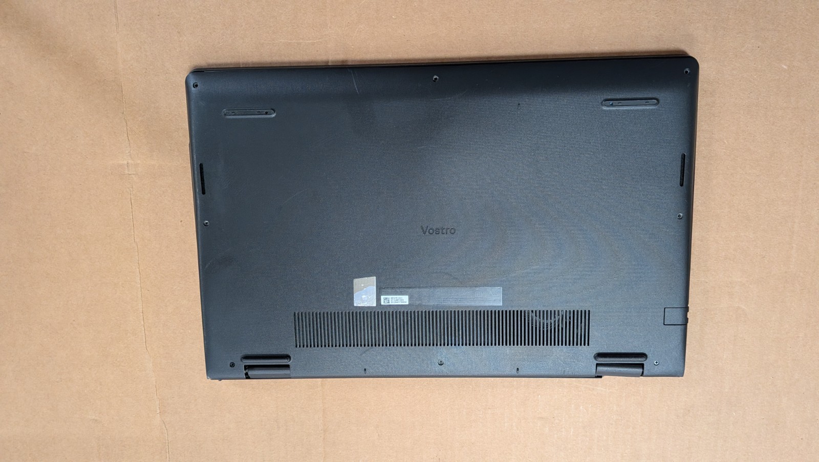 Dell Vostro 3520 15″.6FHD i5-1235U No RAM/SSD Battery Excellent Housing Damage