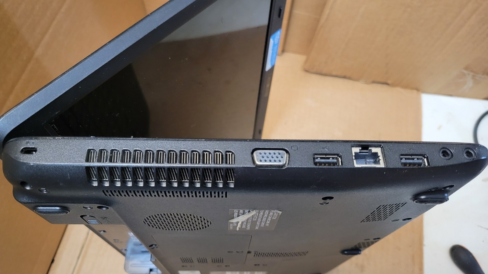 Toshiba Satellite C655D-S5130 15.6” Laptop – Screen Damage For Parts or Repair –