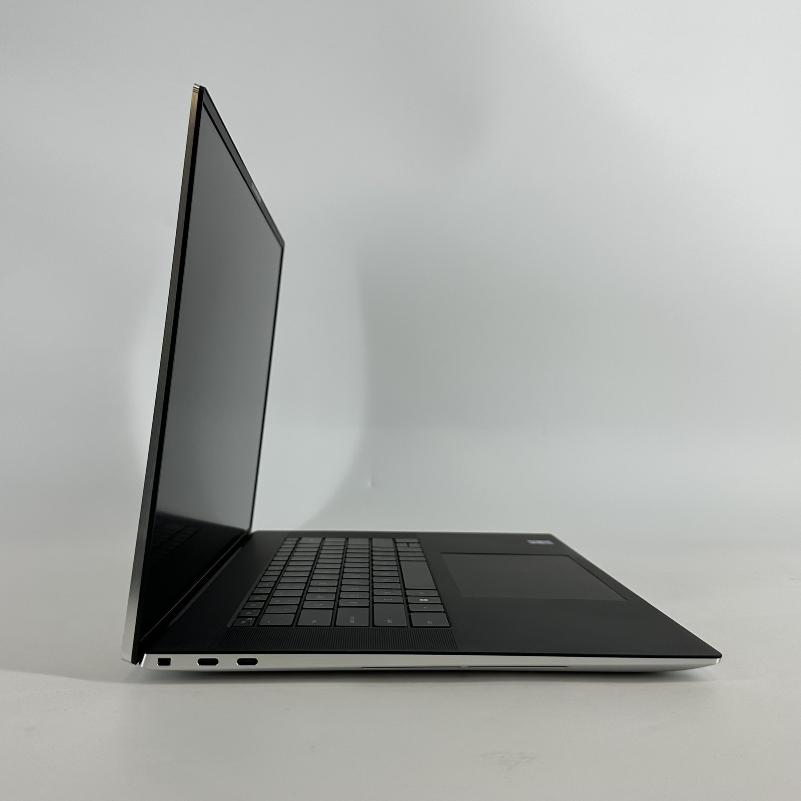 Dell XPS 17 9730 FHD+ TOUCH 2.6 GHz i9-13900H 64GB 4TB SSD RTX 4080 LCD BLEED