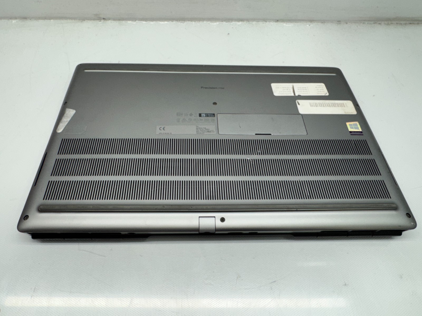Dell Precision 7750 17.3″ i7-10850H@2.70GHz 16GB RAM 256G SSD RTX3000 **READ**