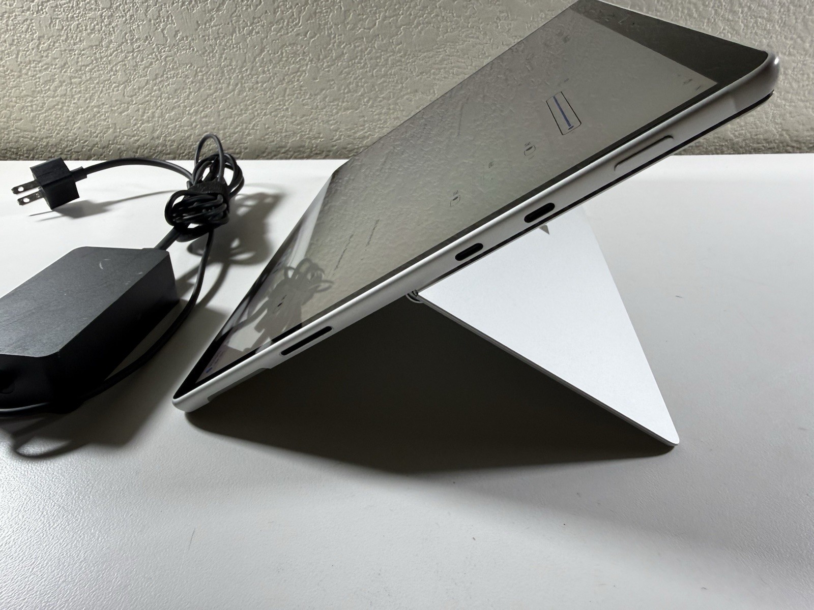 Microsoft Surface Pro 8 (1982) i5-1145G7 – 16GB RAM – 256GB 120Hz – Win 11 Pro
