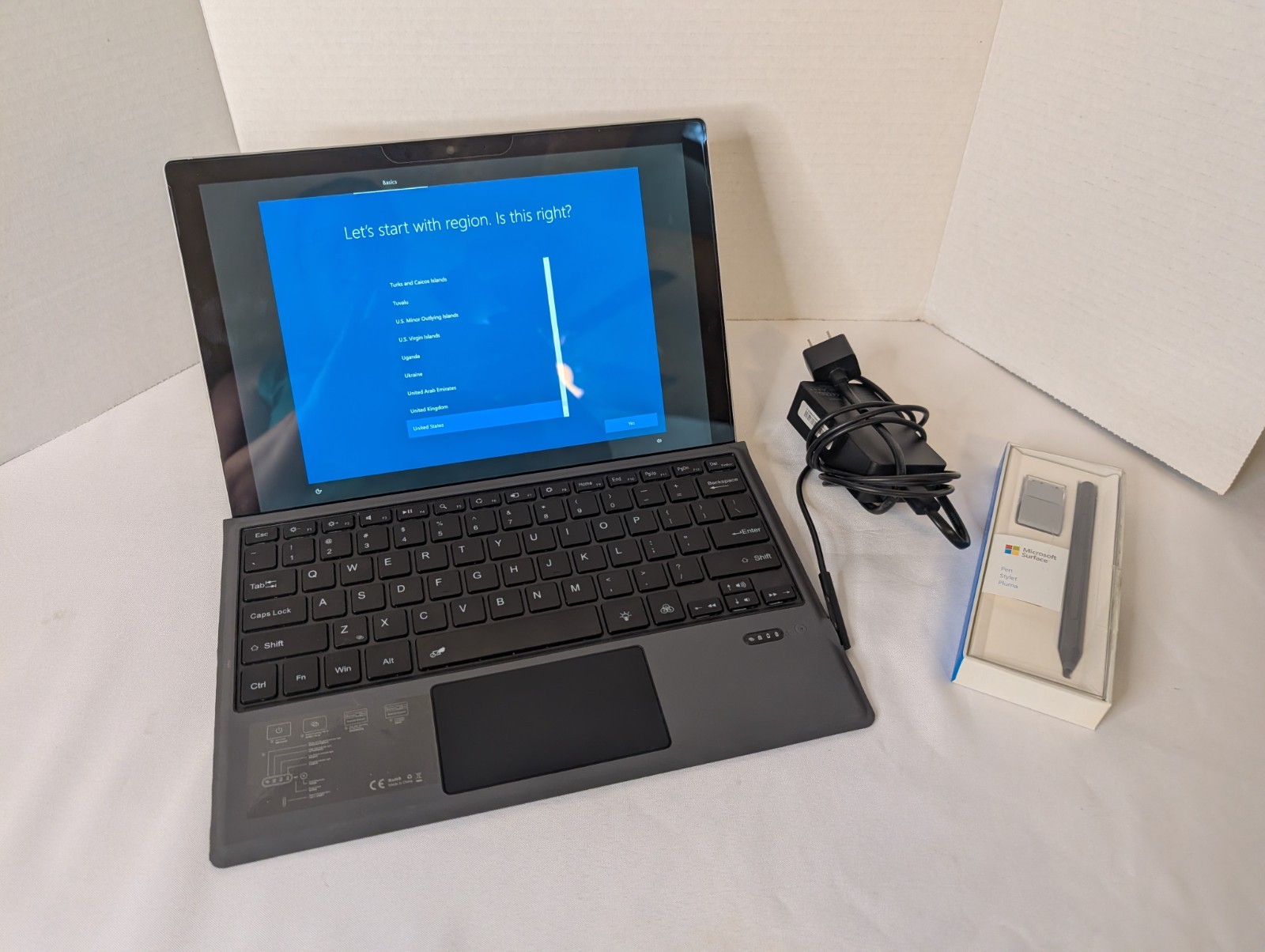 Microsoft Surface Pro 5 12.3 inch (256Gb, Intel i7 2.6GHz, 8GB RAM + Accessories