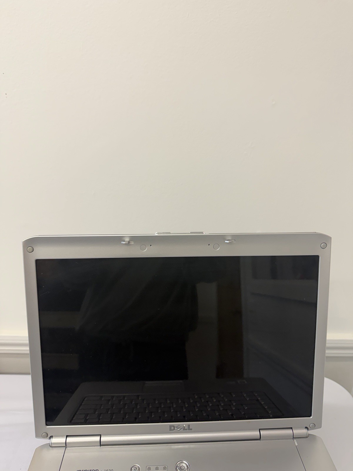 Dell Inspiron 1520 Laptop – Good Screen – Intel Duo 06FD – Read Desc