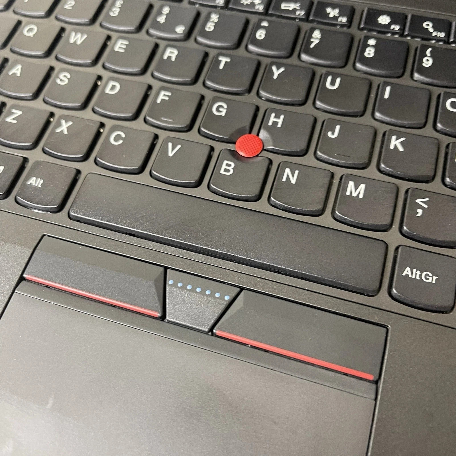 Lenovo ThinkPad E560 Laptop Intel Core i5-6200U 2.3GHz 8GB RAM 180 GB SSD