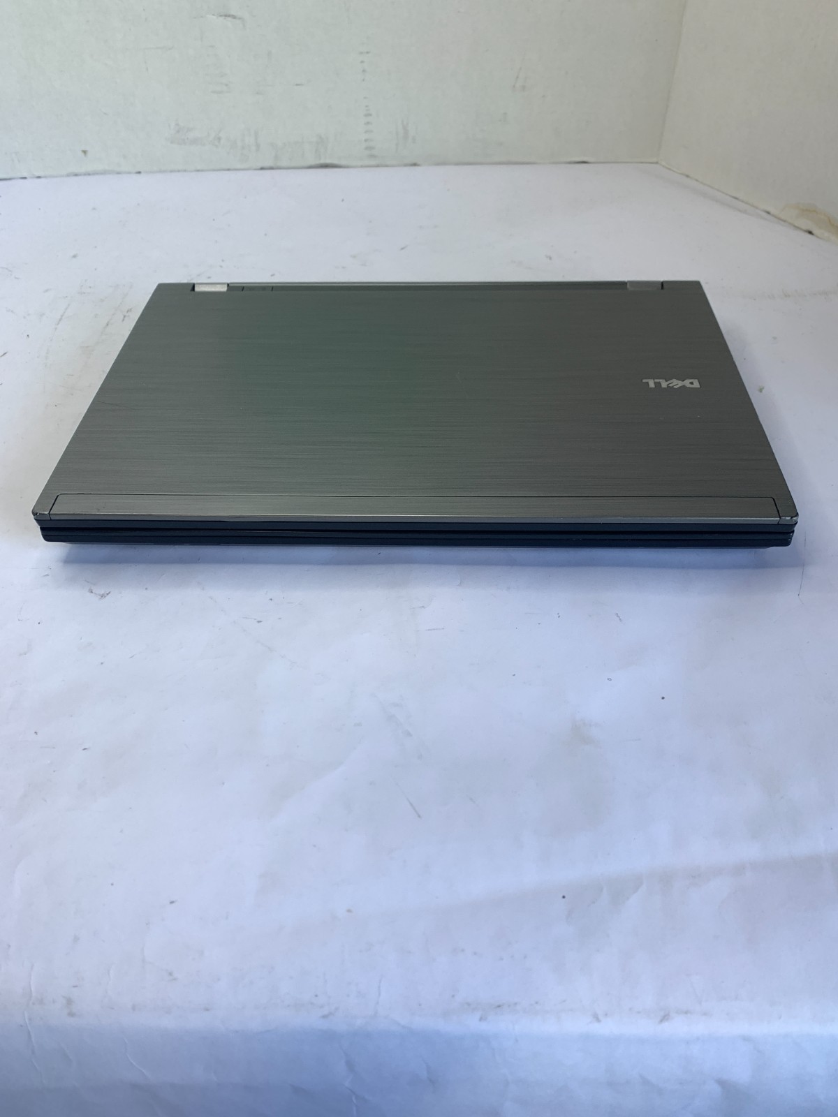 Dell Latitude E4310 – i5 m560 – 8Gb DDR3 – NO HDD/NO SSD – DEAD BATT – Read
