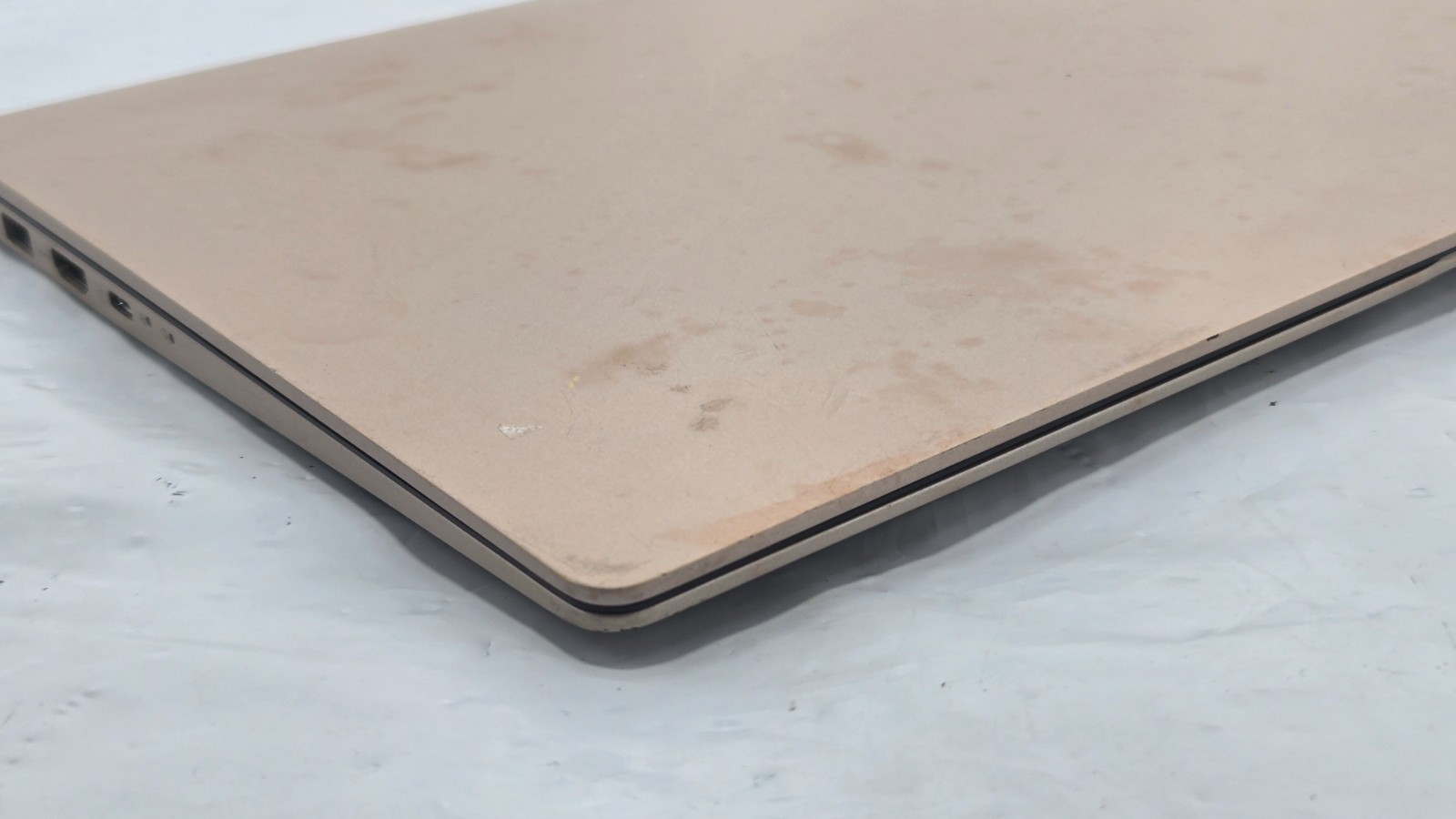 LG Gram 15Z960 Laptop 15.6″ FHD i5-6200U, 2.3GHz – 8GB – 256GB SSD – WIN 11