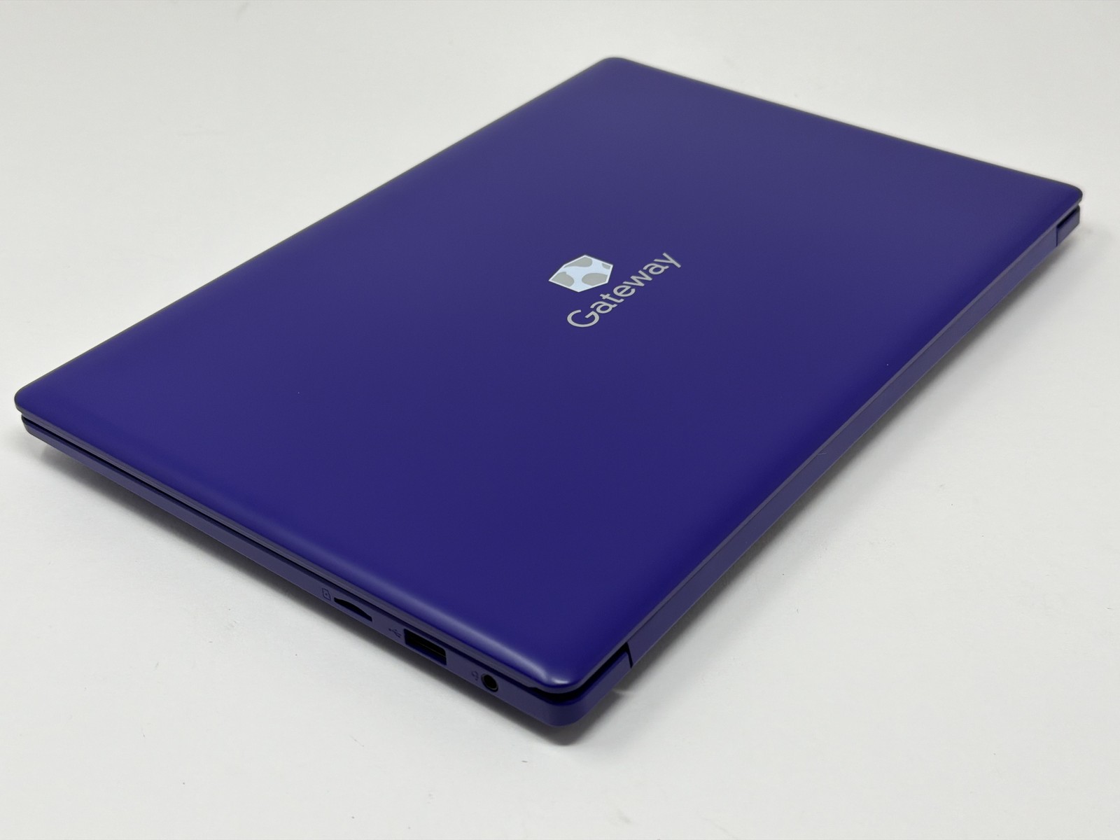 Gateway Ultra Slim Notebook AMD A4-9120E 1.5GHz 64GB 4GB 11.6in New Open Box