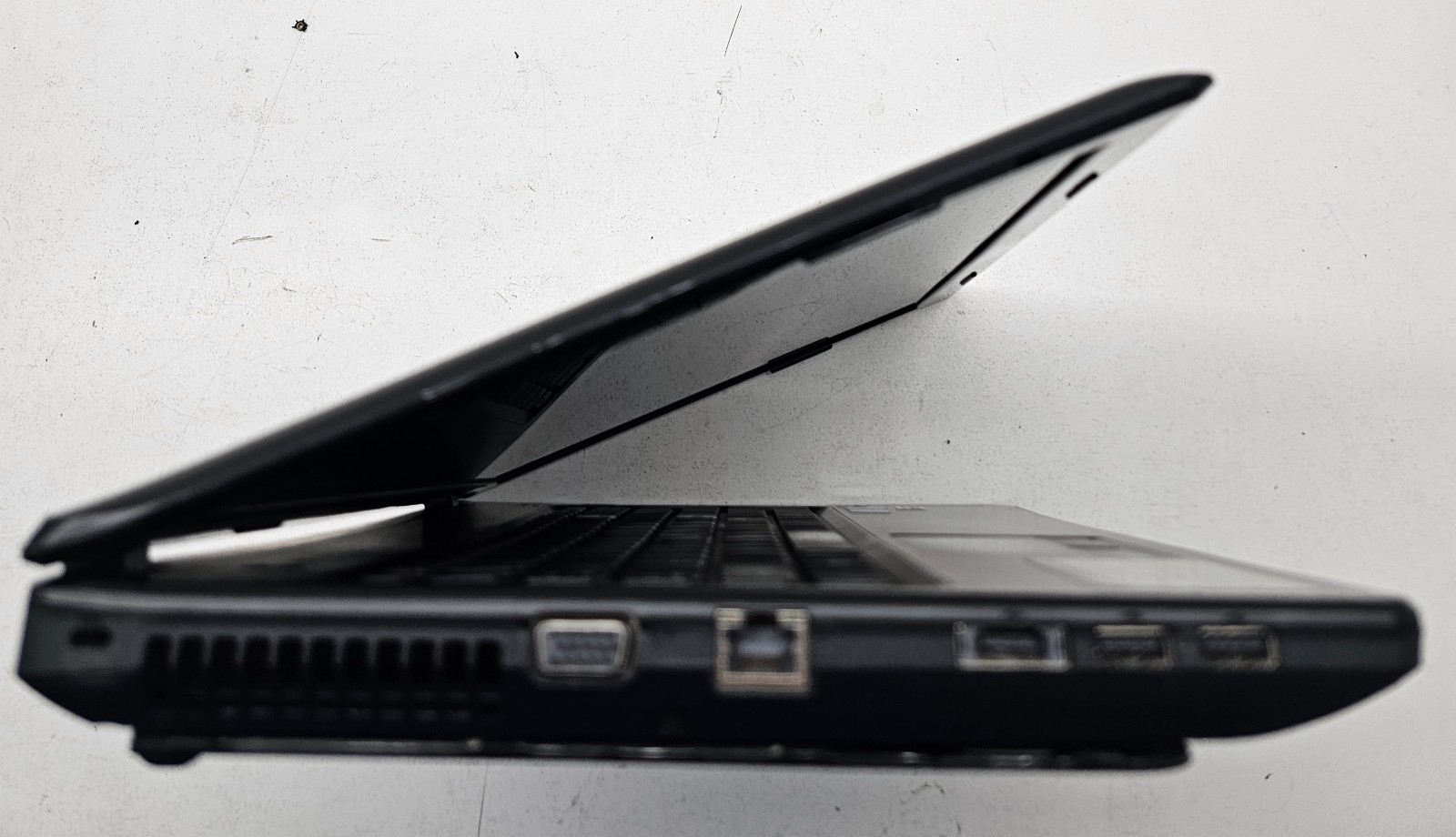 Lenovo G570 15.6″ Laptop Intel Core i5-2450M 4GB RAM NO HD/OS (FL)