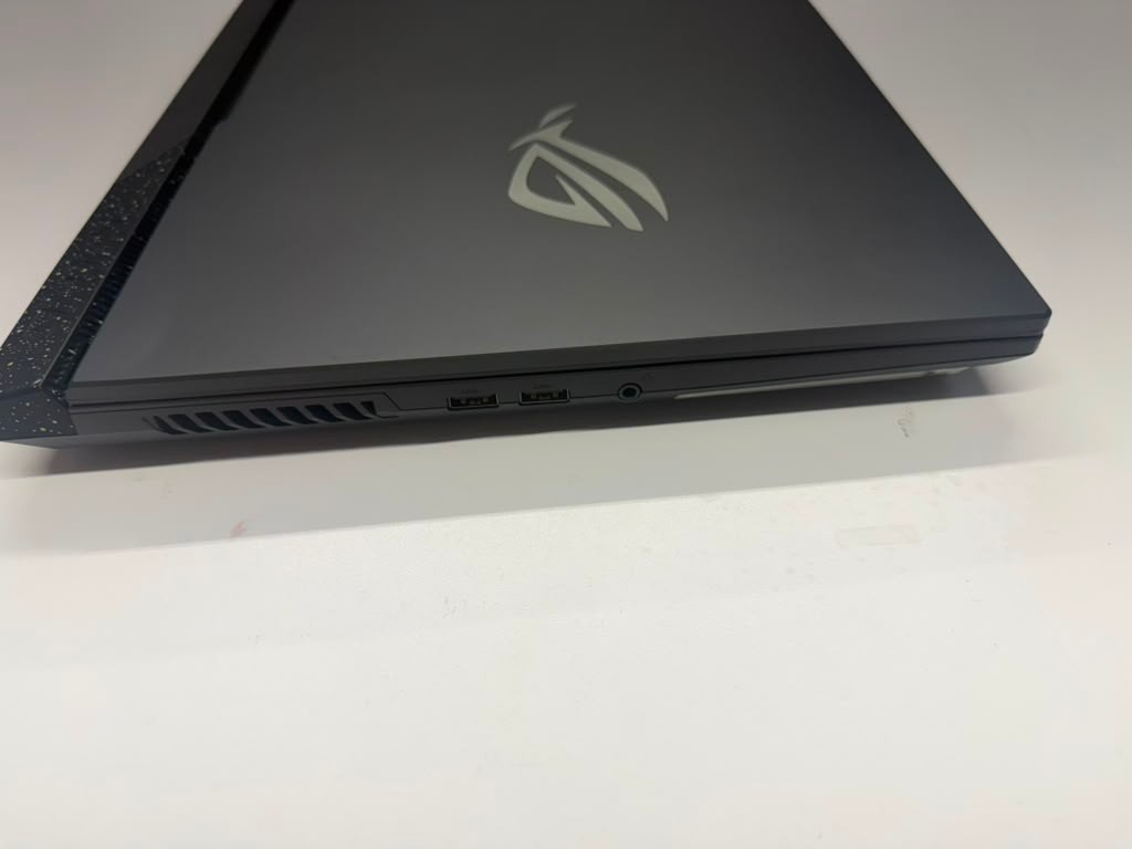 Asus ROG Strix G713P 17.3″ Ryzen 9 7845HX 16GB RAM 1TB SSD GeForce RTX 4060
