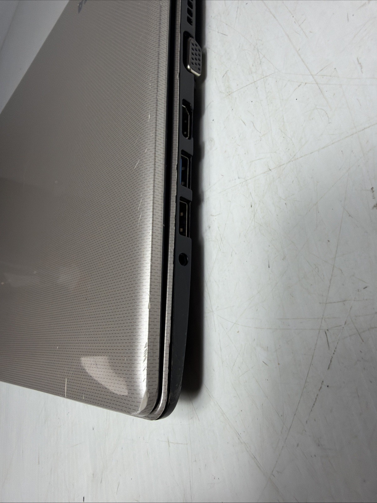 Toshiba Satellite L55 15″ Laptop i5-4210u 8gb Ram No Drives Boots Bios