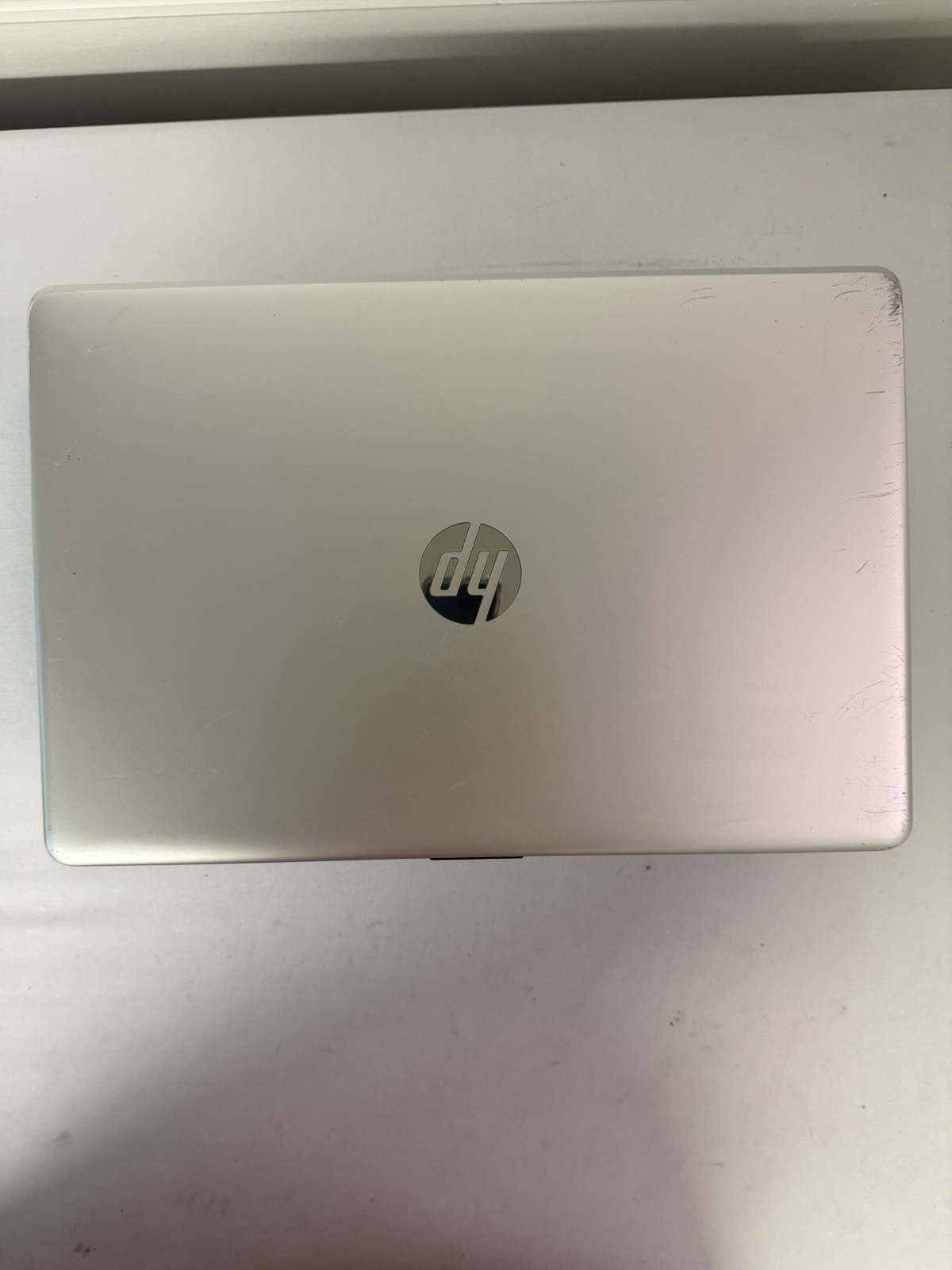 HP Laptop – Unknown if Screen is Good – Intel i3 Gen 7 – No RAM – Read Des