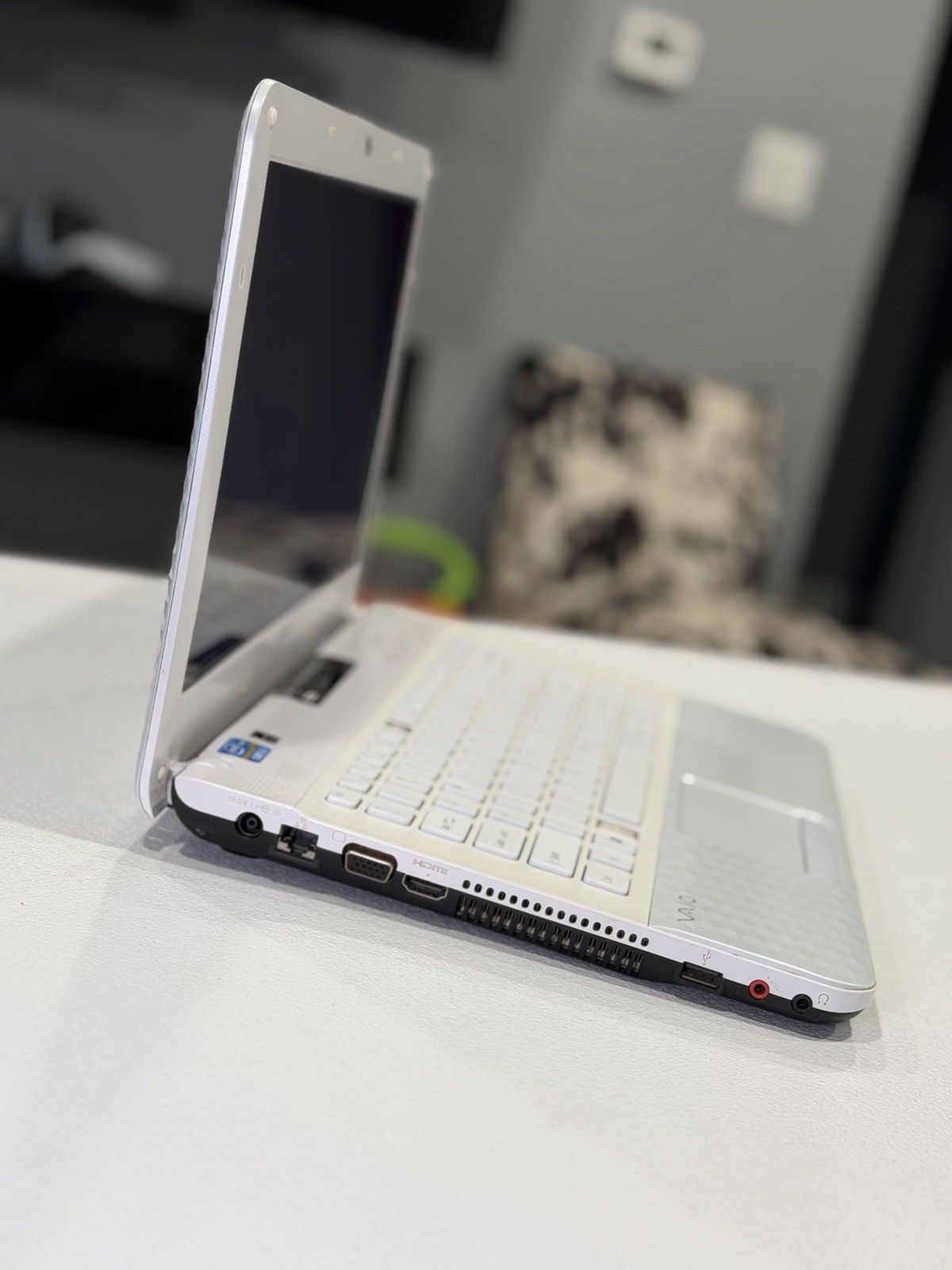 Sony VAIO VPCEG Laptop – Intel Core i3 – 300GB HDD – White – No Charger Included