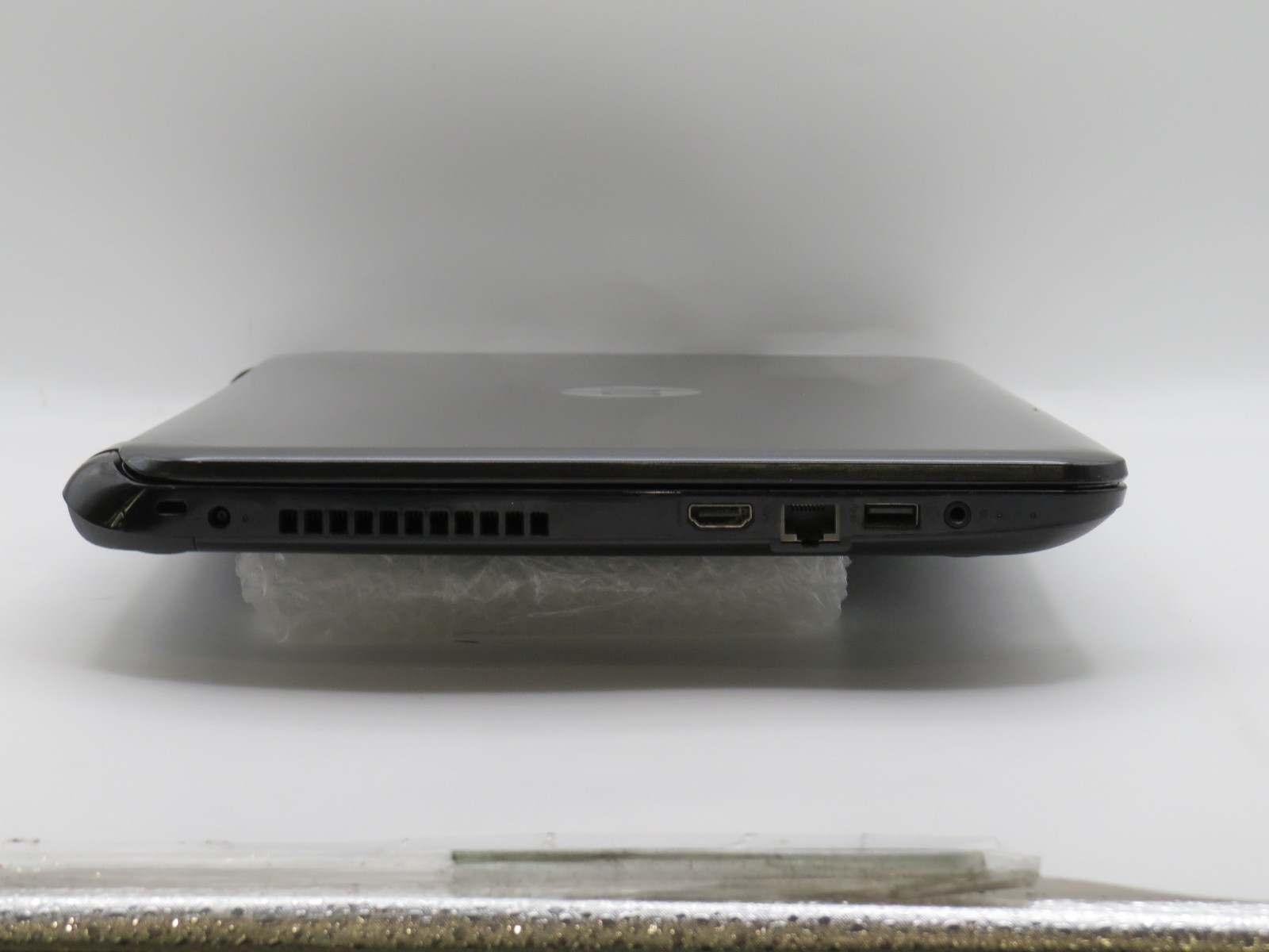 HP Notebook 15 i3-5010U @ 2.1GHz 8GB DDR3 238GB SSD 15.6″ No OS PARTS