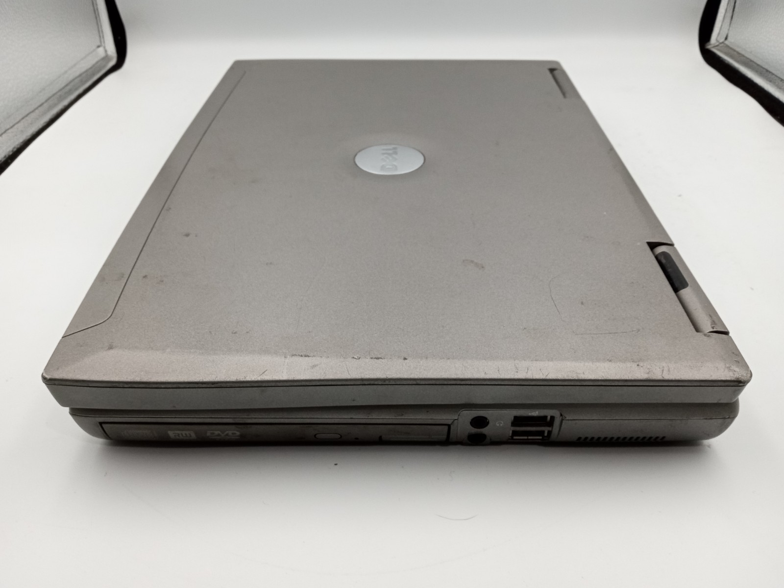 Dell Latitude D810 Intel Pentium 2GB RAM 60GB HDD Windows XP – READ -RR