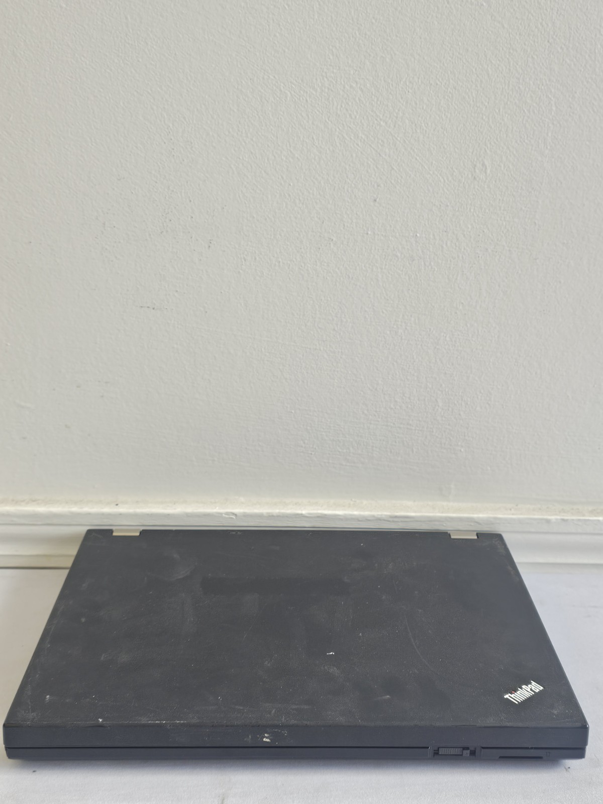 Lenovo ThinkPad T410 Laptop – Intel i5-M520 – 4GB RAM – NO HDD/OS – READ