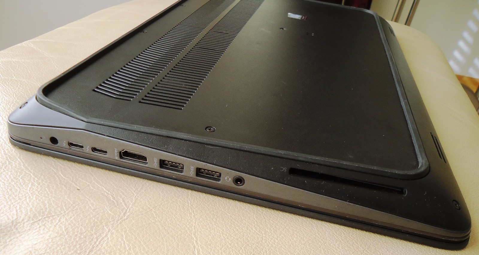 HP ZBook 15 G3 i7-6700HQ 2.70GHz 8GB 128GB NVMe 15.6″ FHD Quadro M2000M