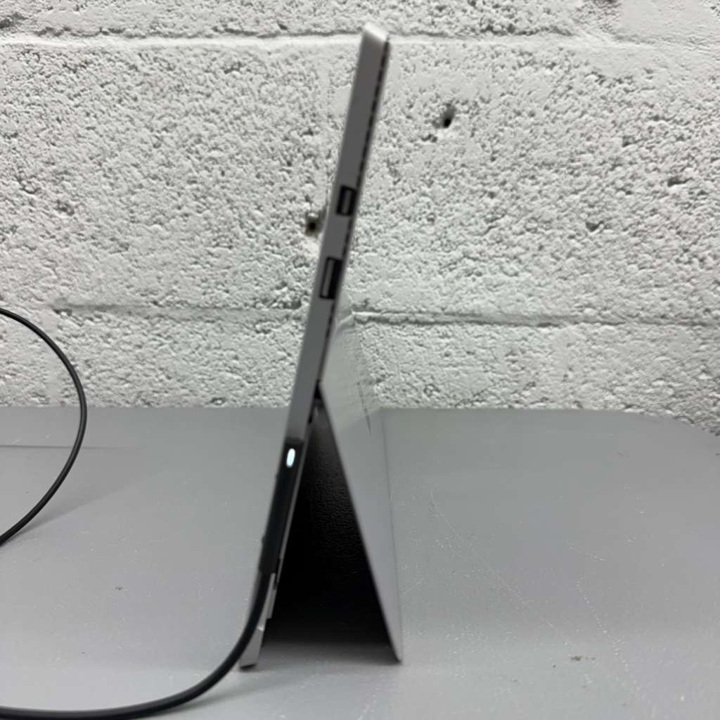 Microsoft Surface Pro 4 1724 i5-6300U 8GB RAM 256GB SSD Win 10