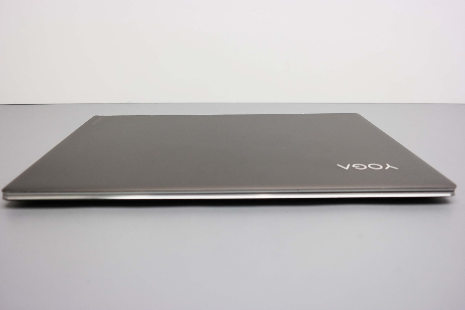 Lenovo Yoga 910-13IKB 14″ Core i7-7500U 8GB 256GB SSD