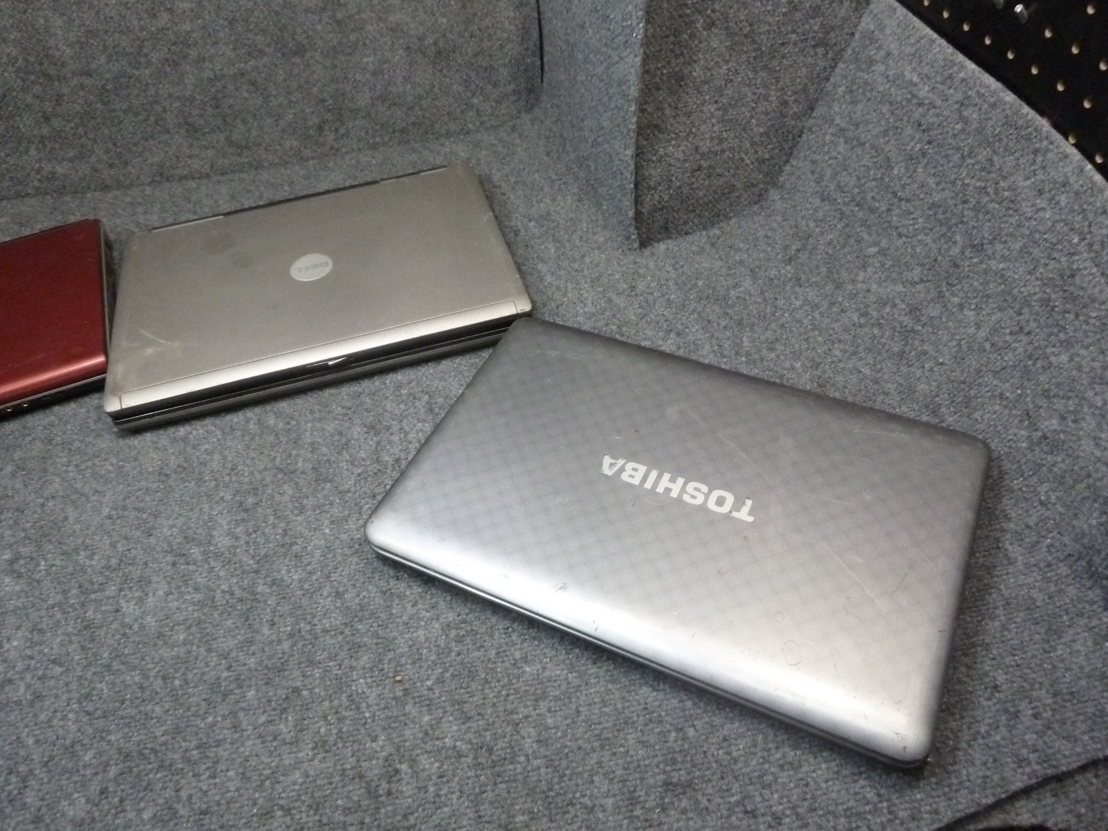Lot of 4 Mixed Laptops DELL,TOSHIBA See Description for Specs