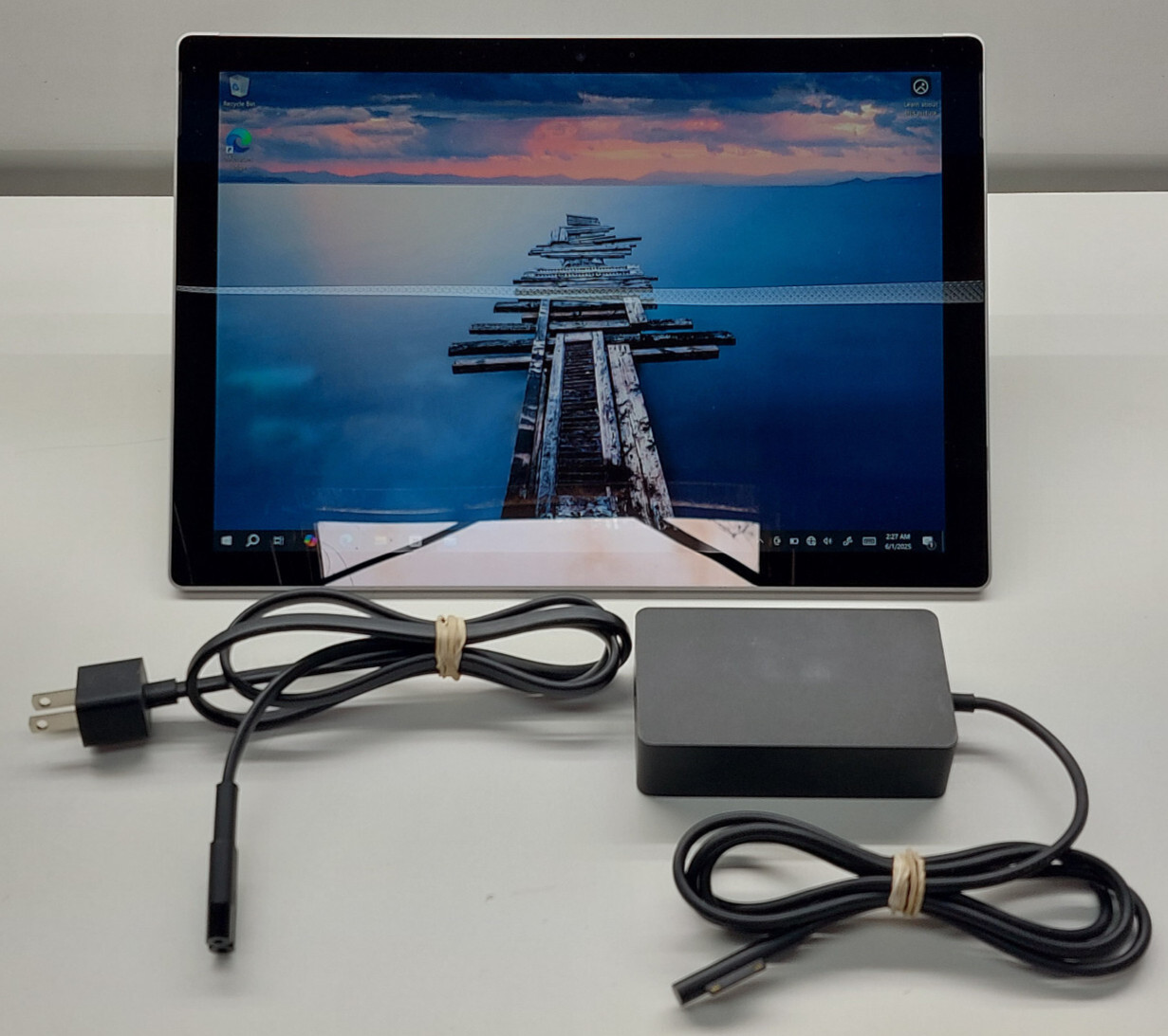 Microsoft Surface Pro 6 1796 i5-8350U 1.7GHz 128GB 8GB RAM w/ 127W Power Adapter