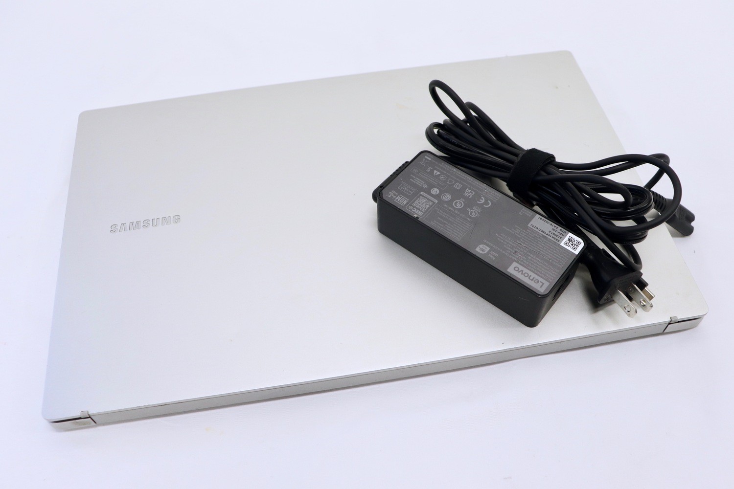 SAMSUNG 15.6″ Touch i3-1135G7 8GB 256GB SSD FHD Iris Xe MAX Win11