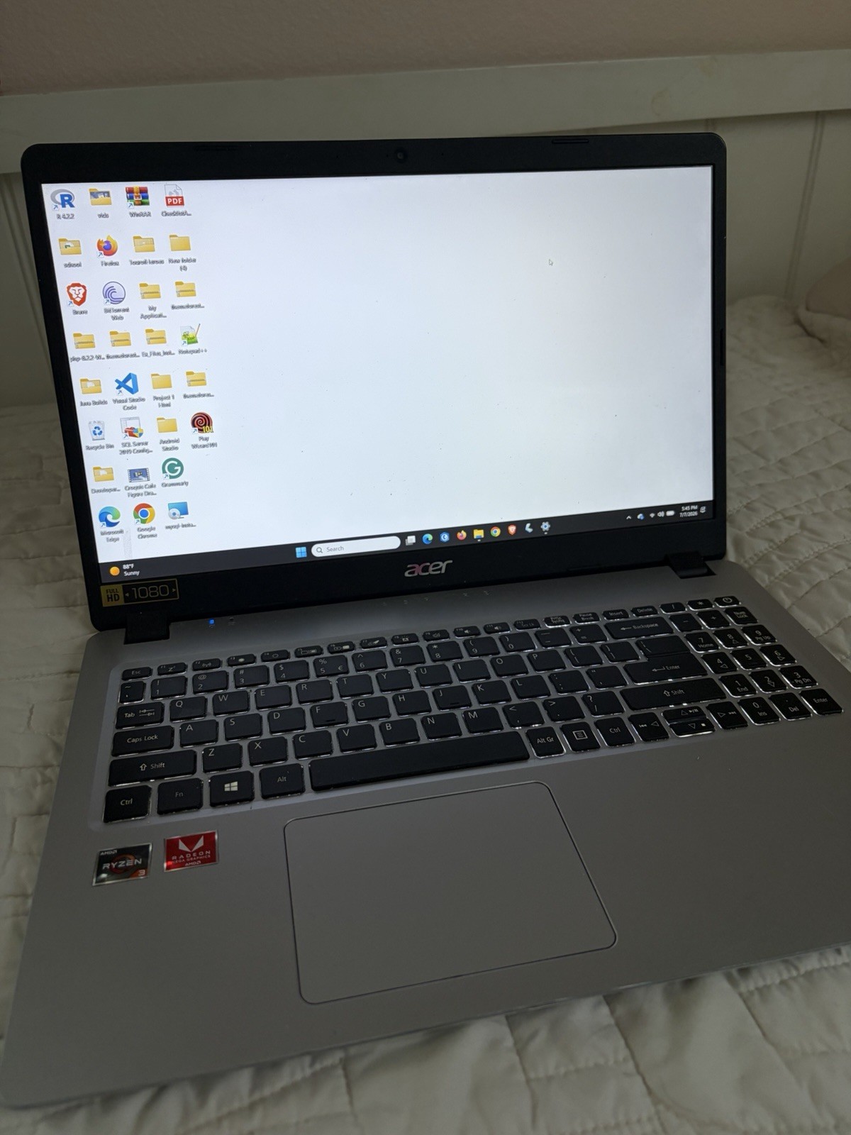 Acer Aspire 5 15.6″ (512 GB SSD, 16GB Ram AMD Ryzen 3200U, 2.6GHz) Laptop