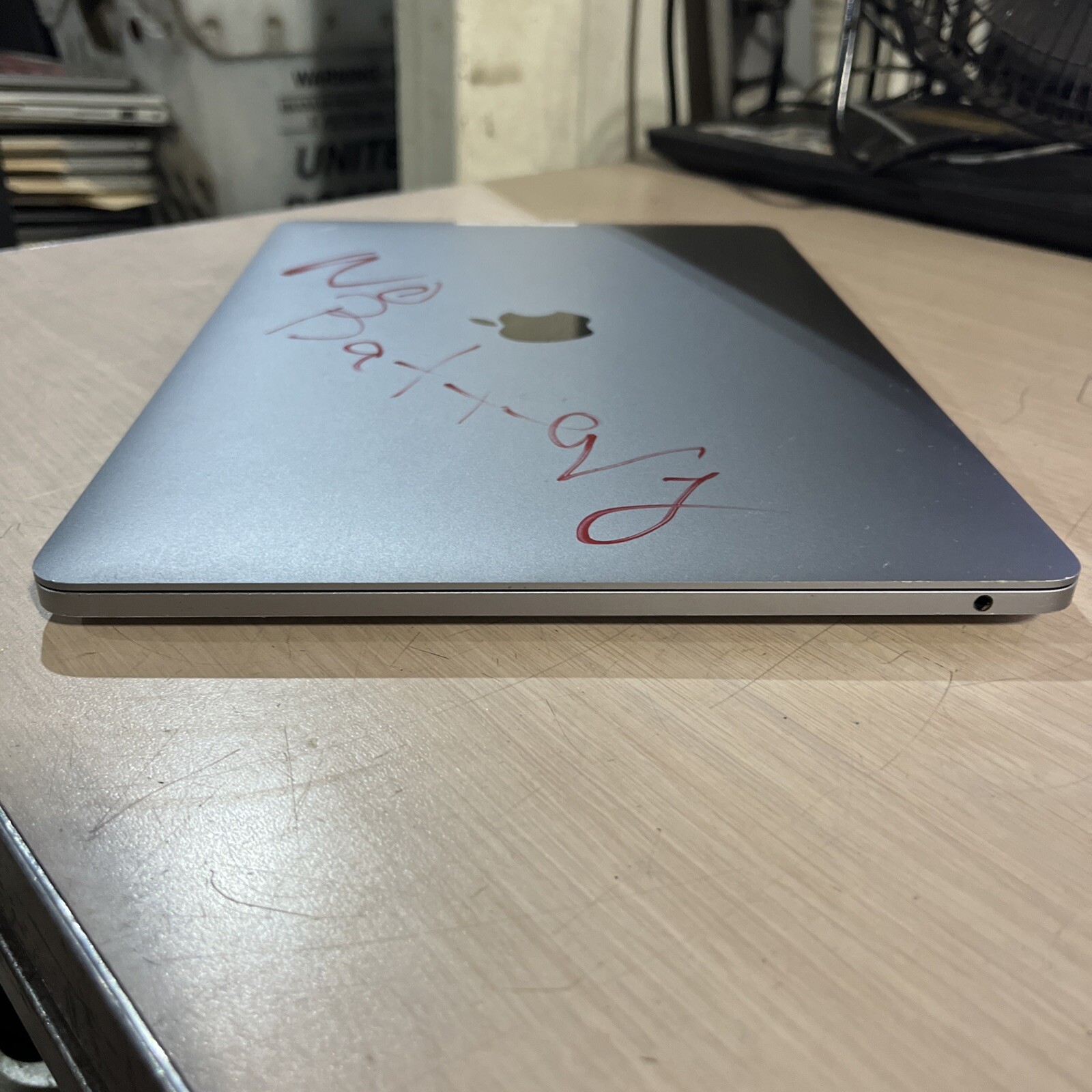 APPLE MACBOOK PRO 13″ MID-2017 CORE I5-7360U 2.3GHZ 8GB RAM NO HD ‘