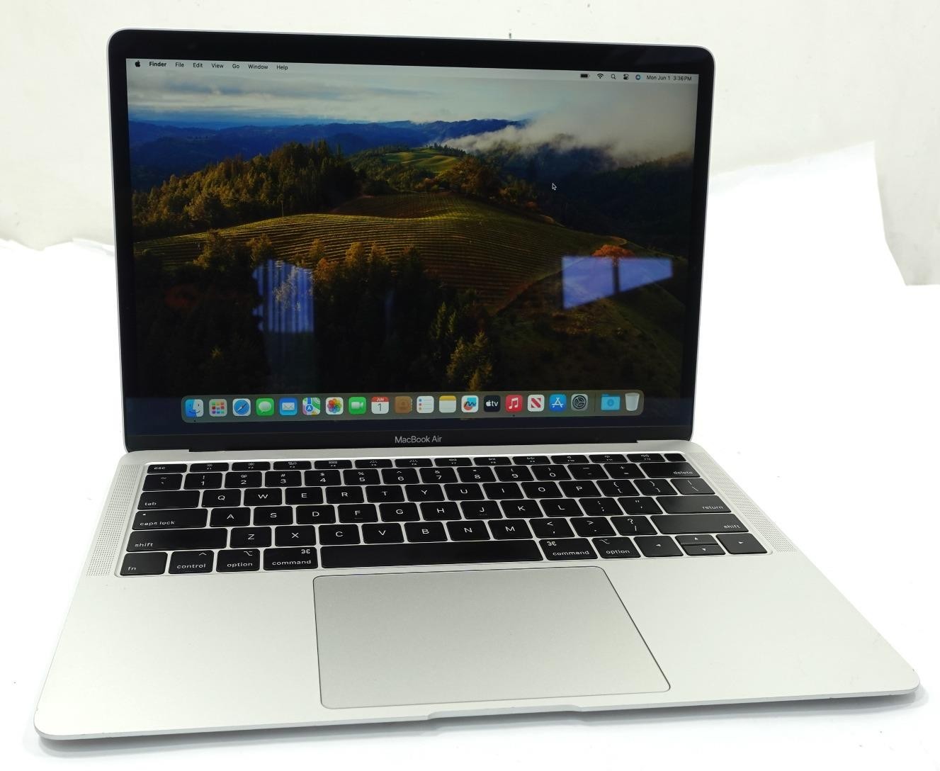 Apple MacBook Pro 2019 A1932 13.3″ Retina Core i5-8210Y 1.6GHz 8GB 128GB