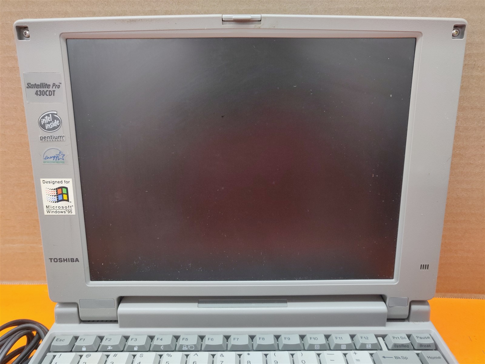 ⭐️⭐️⭐️⭐️⭐️ **DEFECTIVE** Toshiba Satellite Pro 430CDT Vintage Laptop