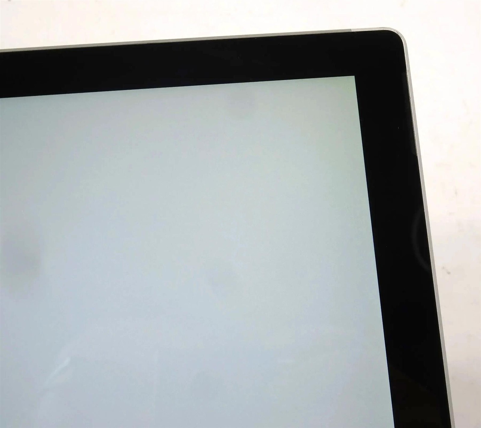 Microsoft Surface Pro 5 1796 Core i7-7660U 2.50GHz 8GB 256GB