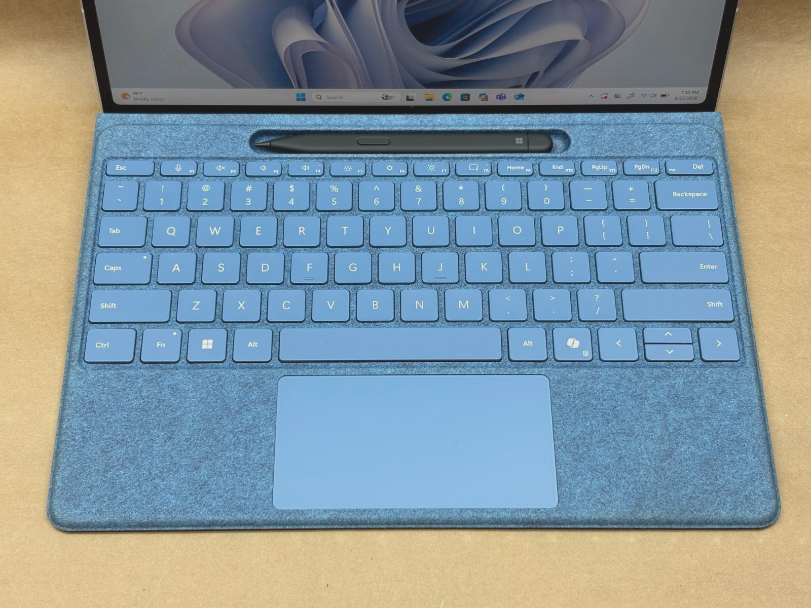 Microsoft Surface Pro 10 5G Intel Core Ultra5 135U 16GB RAM 1.86TB SSD Tablet