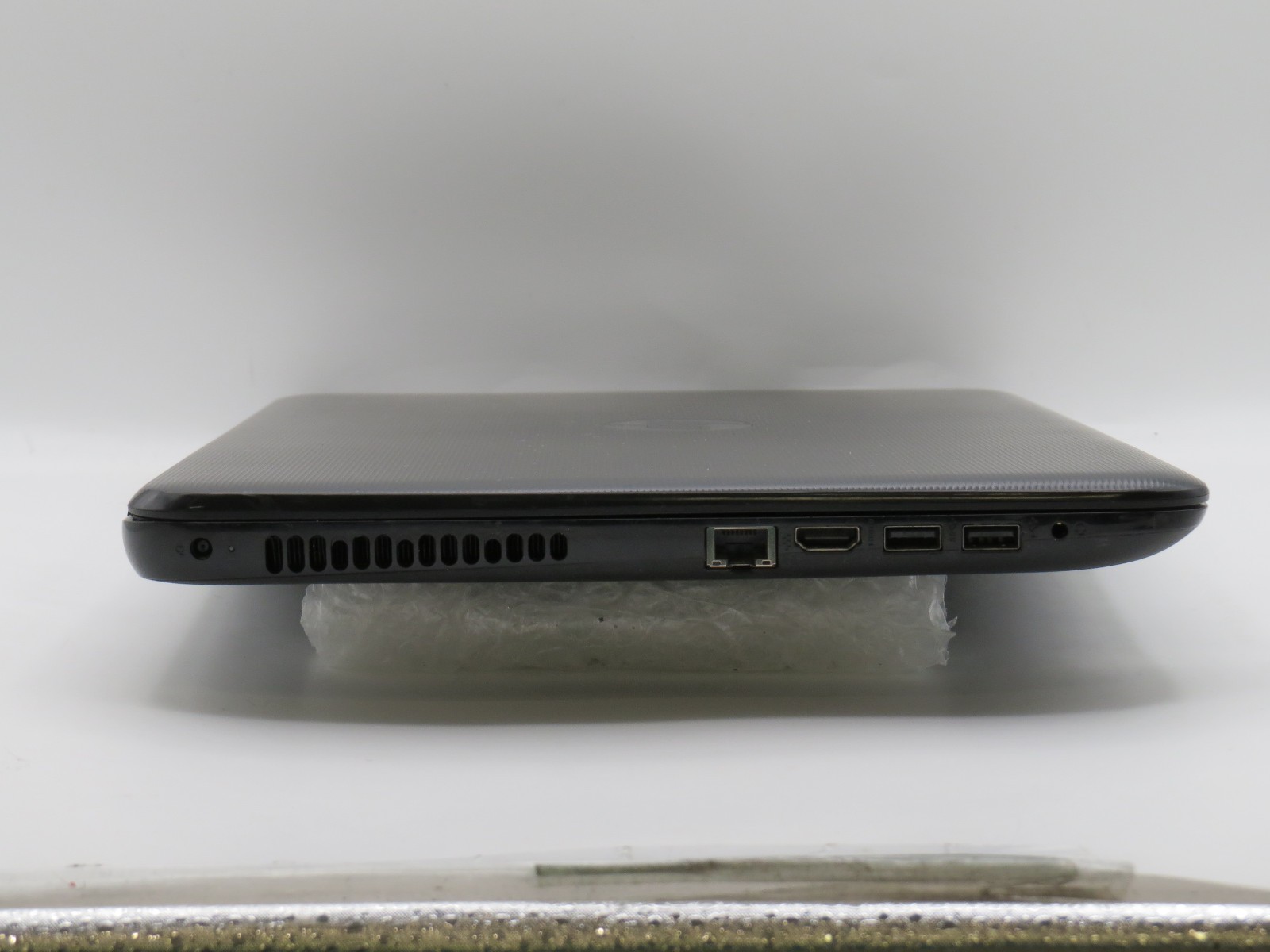 HP Notebook 15 i5-6200U @ 2.3GHz 8GB DDR4 256GB SSD 15.6″ No OS