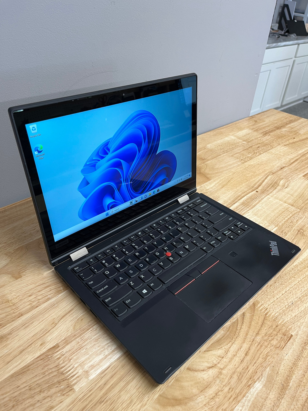 Lenovo Yoga L380 13.3″ TOUCHSCREEN Laptop Intel Core i5, 256GB SSD, 8GB RAM, W11