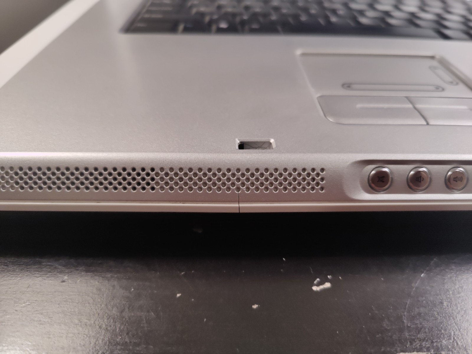 Dell Inspiron 9300 17″ Pentium M 740 ATI X300 1.25GB RAM 250GB HDD Read Desc.