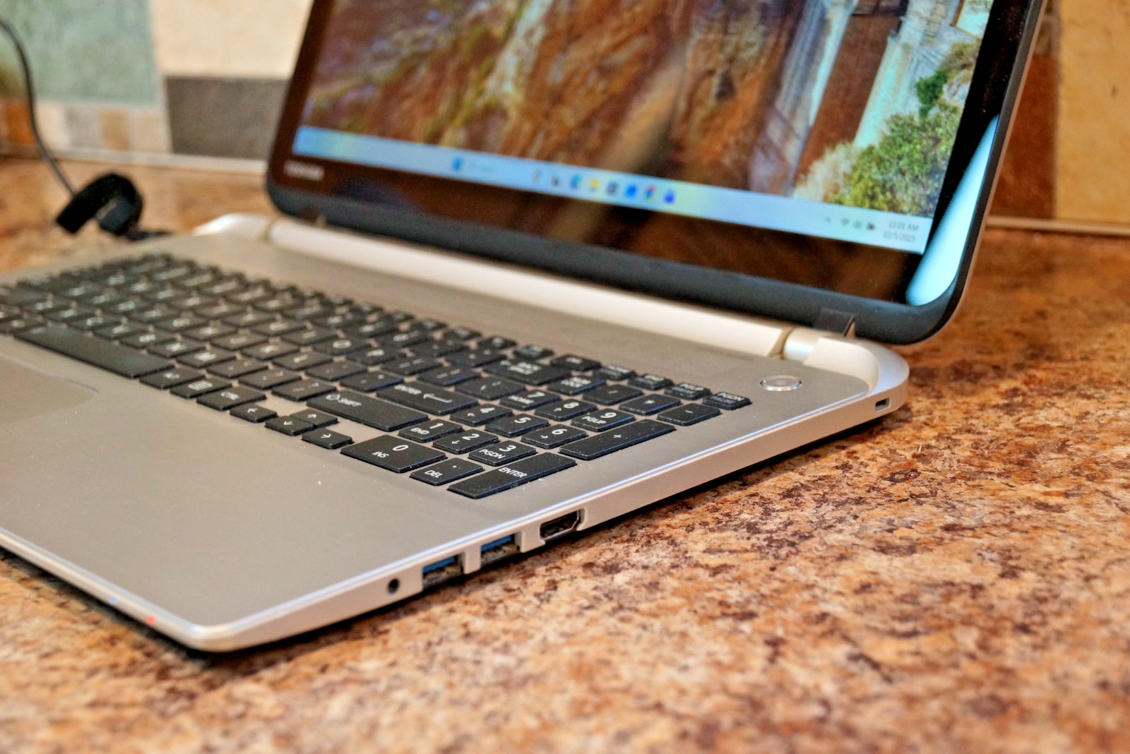 Active 25H2 Version WIN11 PRO Toshiba S55t-B5152 Gen5 i5@2.20GHz,8GB RAM,500GB