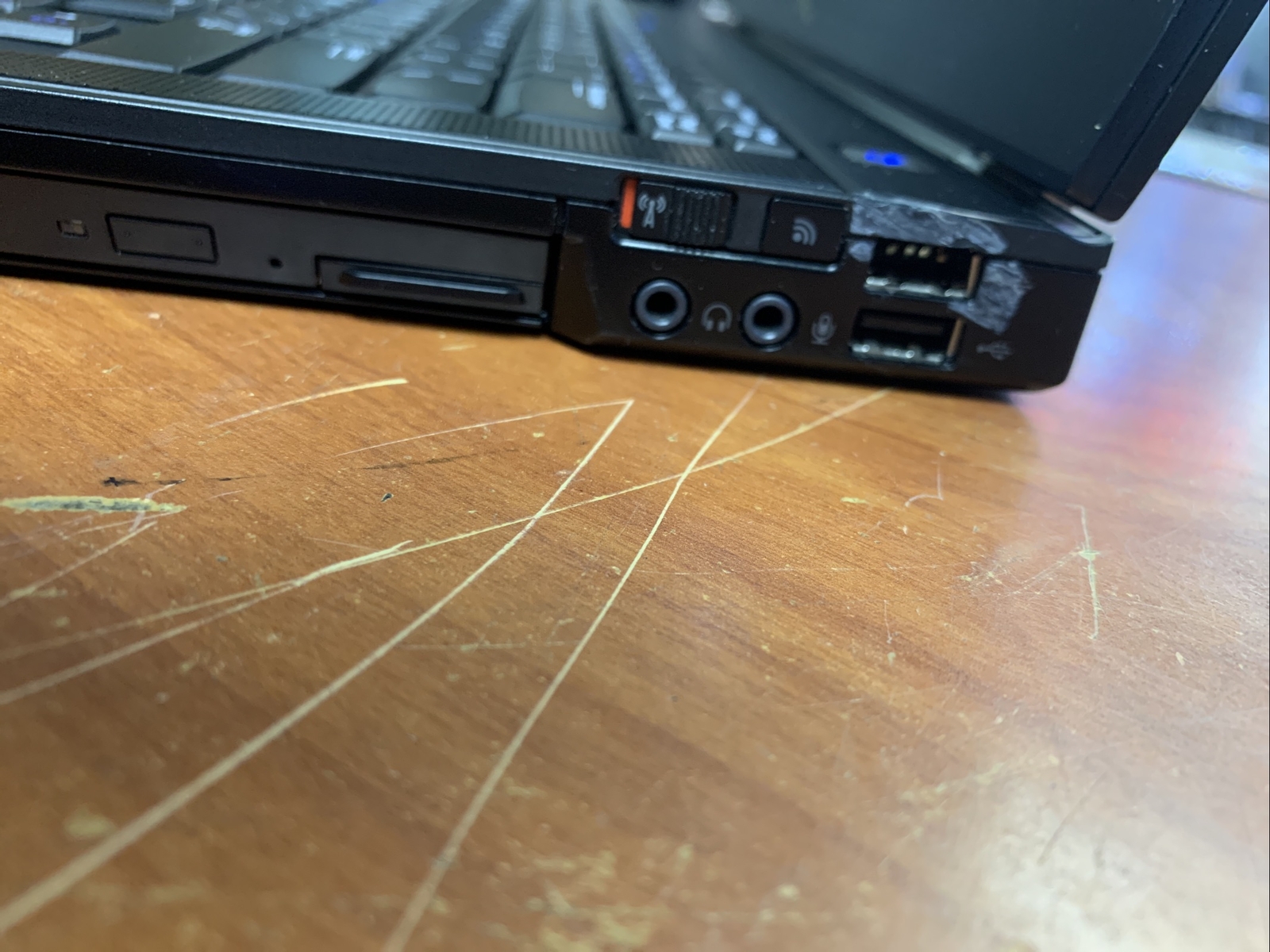 Dell Latitude E6400; core 2 duo P8700 @ 2.53 GHz; 4GB RAM/2500GB HDD/DVD-RW see