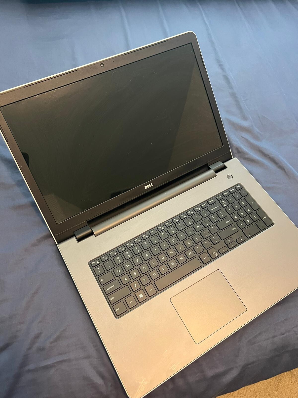 Dell Inspiration 17’3 AMD 8 Series