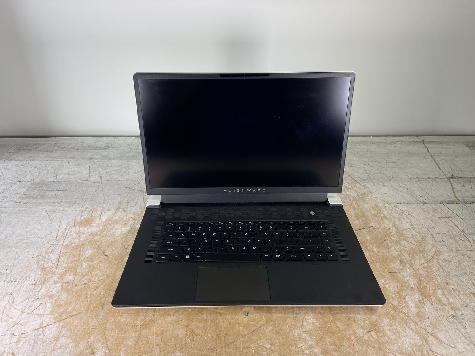 DELL ALIENWARE X17 R1 i7-11800H @ 2.30GHz, 8GB RAM, NO HDD/OS – (FOR PARTS)