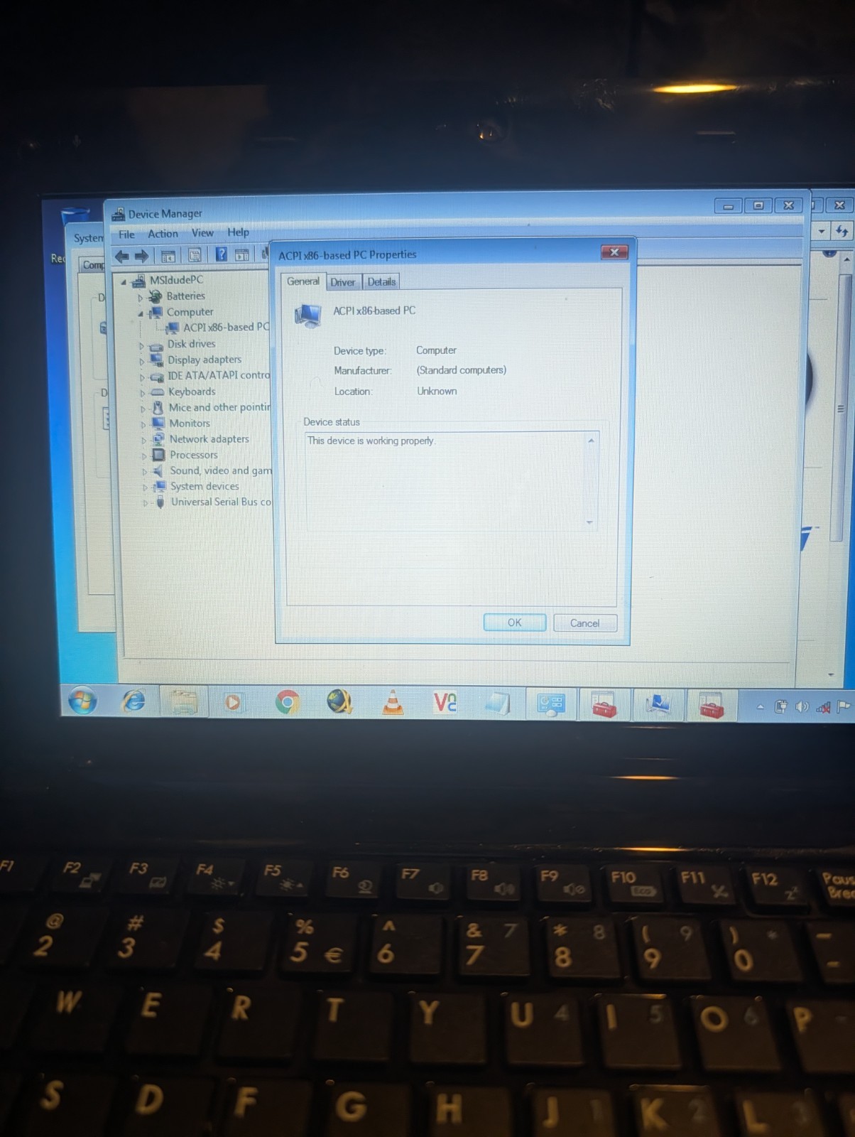 MSI L1350 N014 Intel Atom N455 10″ Laptop W/ Bag, Disks, Booklets & Charger Cord