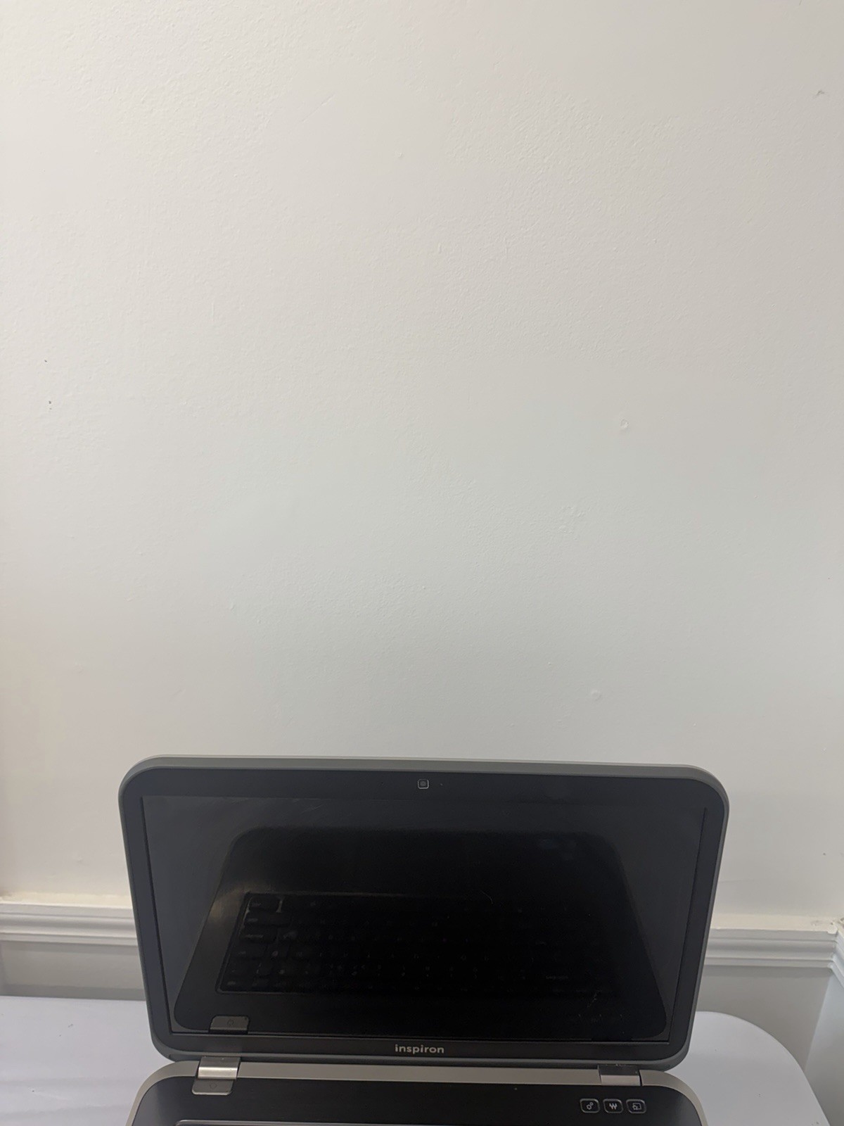 Dell Inspiron 5520 Laptop – Unknown if Screen is Good – Intel – Read Des