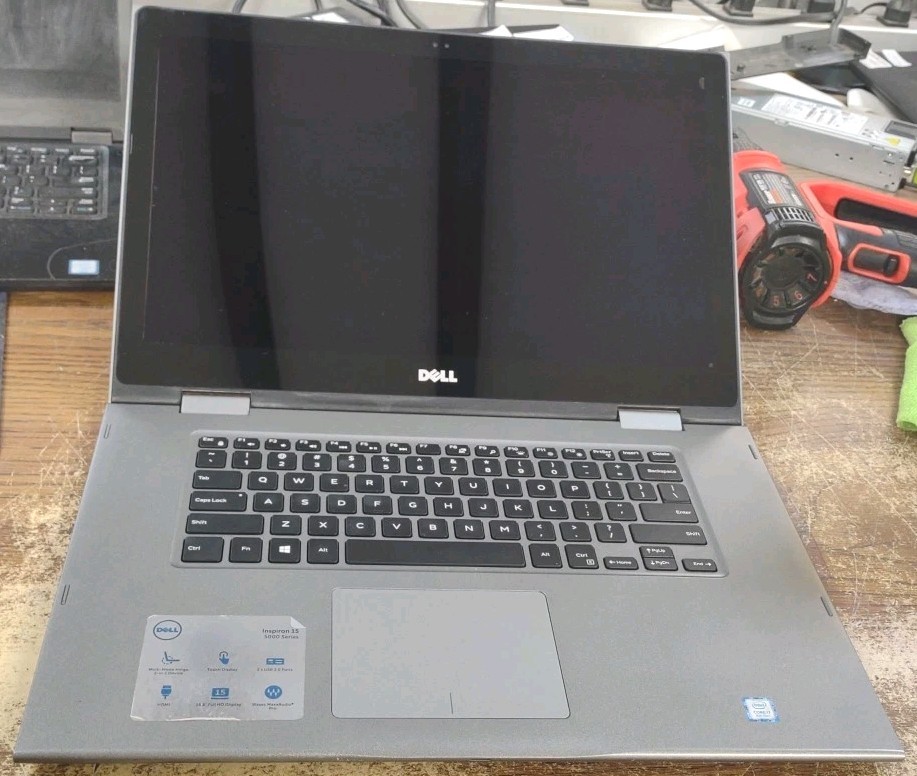 DELL INSPIRON 15 5579 2N1 TOUCH W/ i7-8550U 1.8GHz, 8GB RAM, 250GB HDD