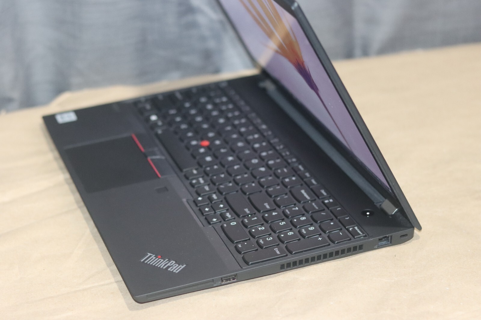 Lenovo ThinkPad T15 Gen 1 1.6 GHz i5-10210U 16GB Ram 256GB SSD – Very Good