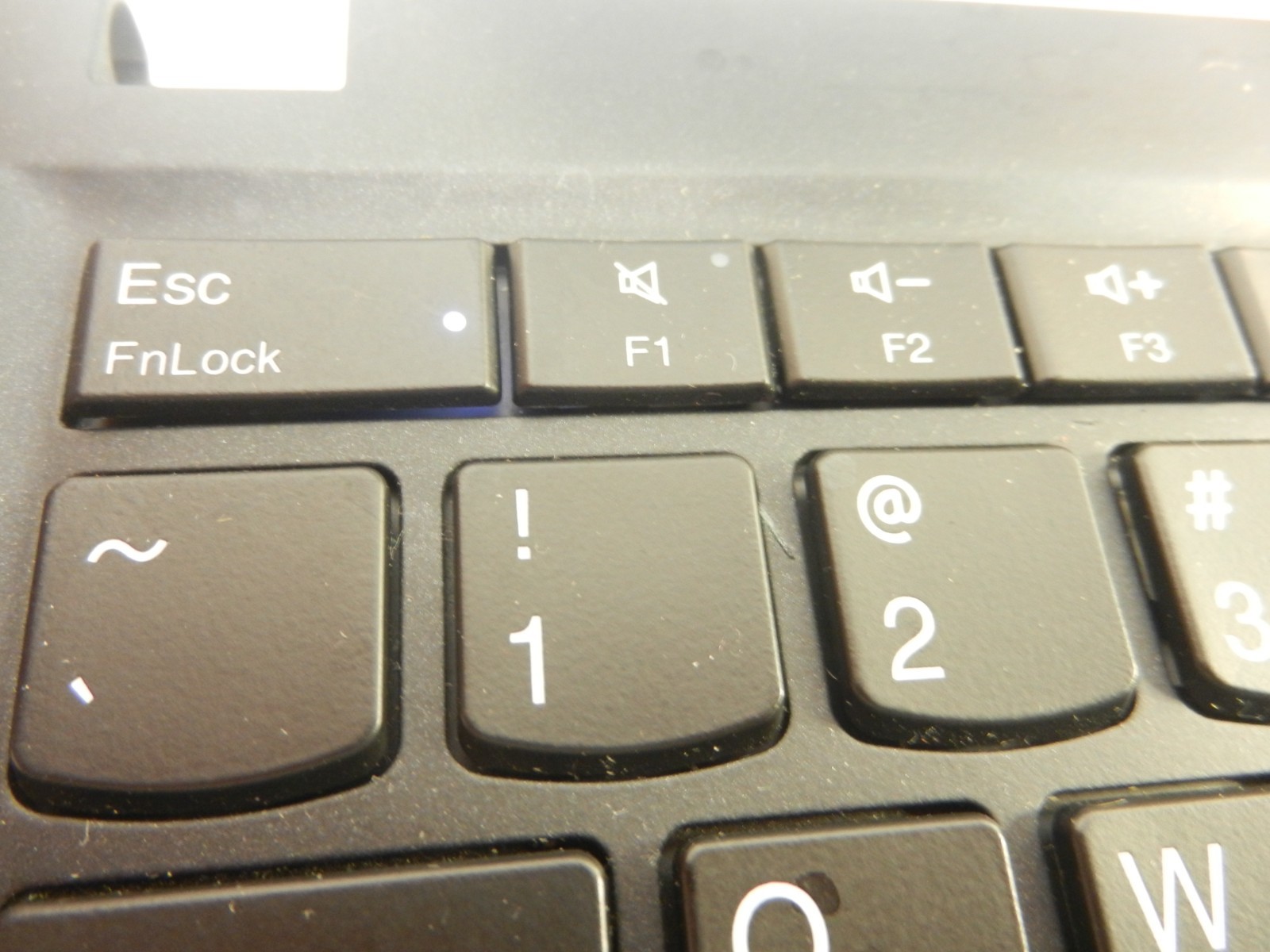 Lenovo ThinkPad T490s 14″ Core i7-8565U @ 1.8GHz / 8GB RAM / NO HDD / NO SCREEN