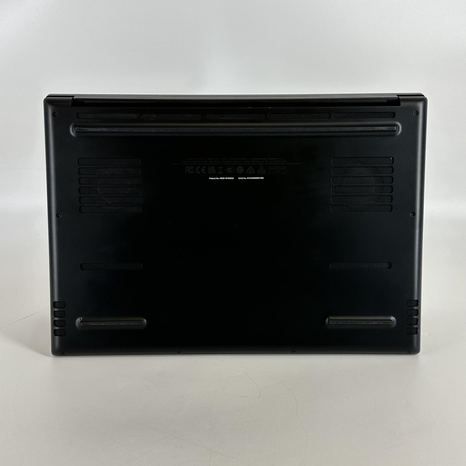 Razer Blade 16 120Hz UHD+ 2.2 GHz i9-14900HX 64GB 2TB/2TB RTX 4090-TINTED LCD
