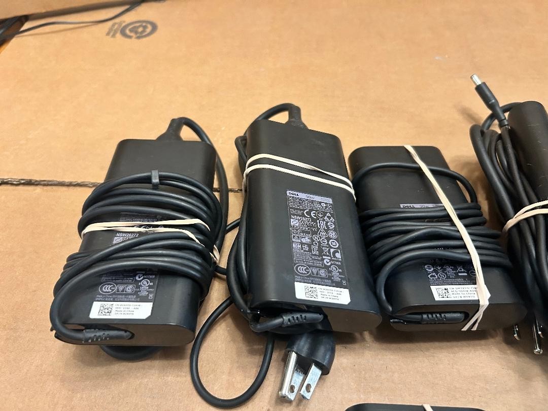 Qty.8 Dell 130W And 90W Laptop Adapters 0V363H 0MYRTG 0C9HYX 05GT3Y 06C3W2