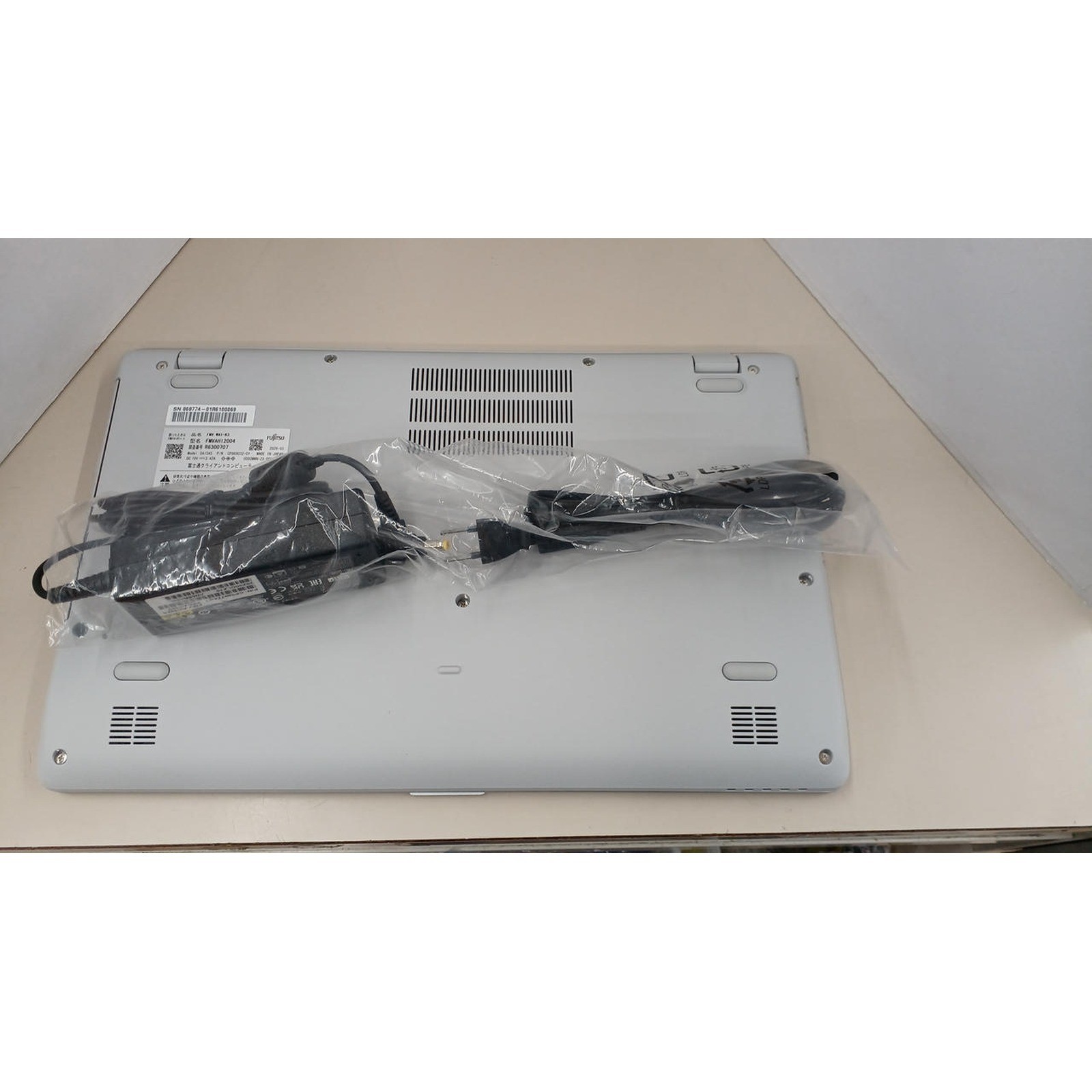FUJITSU LIFEBOOK AH53/F3 FMVWK3A55F 15.6″ i7-1195G7 16GB 512GB SSD Windows 11