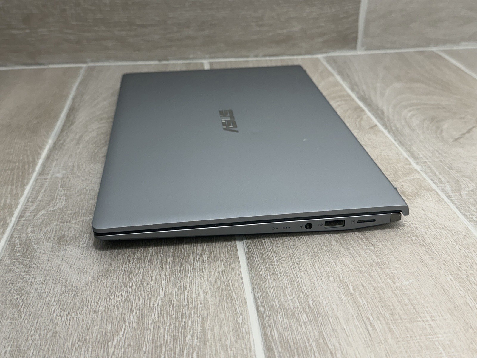 Asus ZenBook Q4071 14″ Ryzen 5-4500U GeForce MX350 8GB RAM 256GB SSD