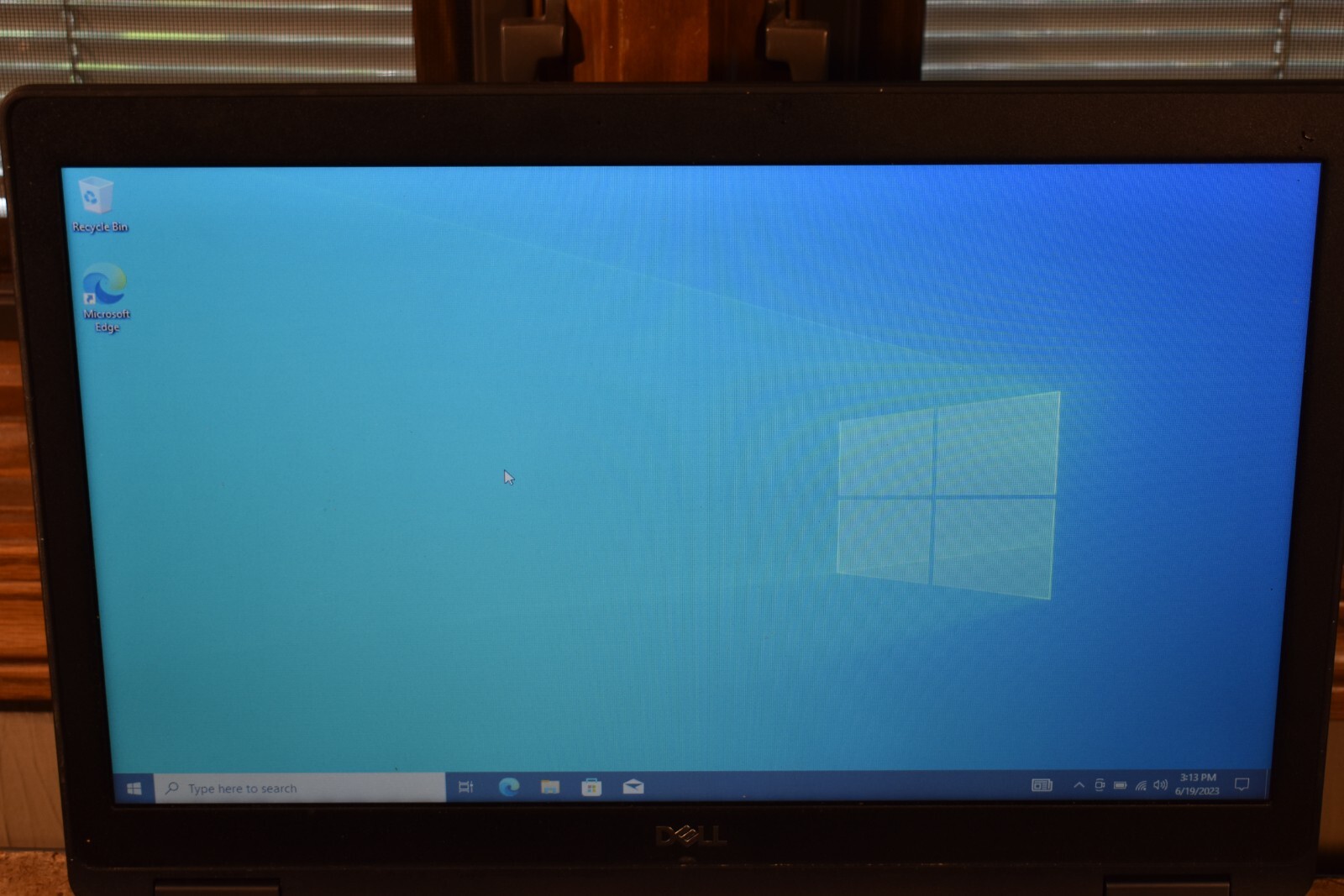 Dell Latitude 5590 Quad Core i5-8250U 1.6 GHz 8GB RAM 128GB SSD Windows 10 Pro