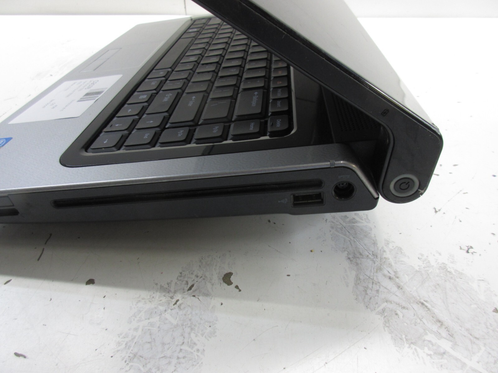 Dell Studio 1555 Intel Core 2 Duo T6500 2.10Ghz 4GB NO HDD No Batt