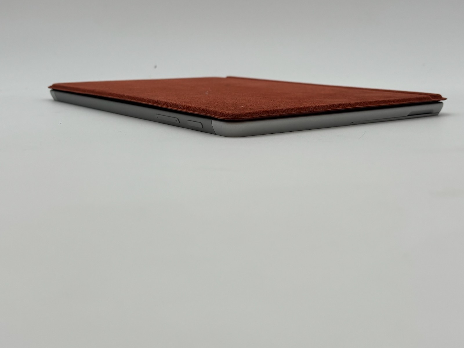 Microsoft Surface Go 2 10.5″ 64 GB SSD 4 GB RAM M3-8100Y Windows 11 Pro – READ